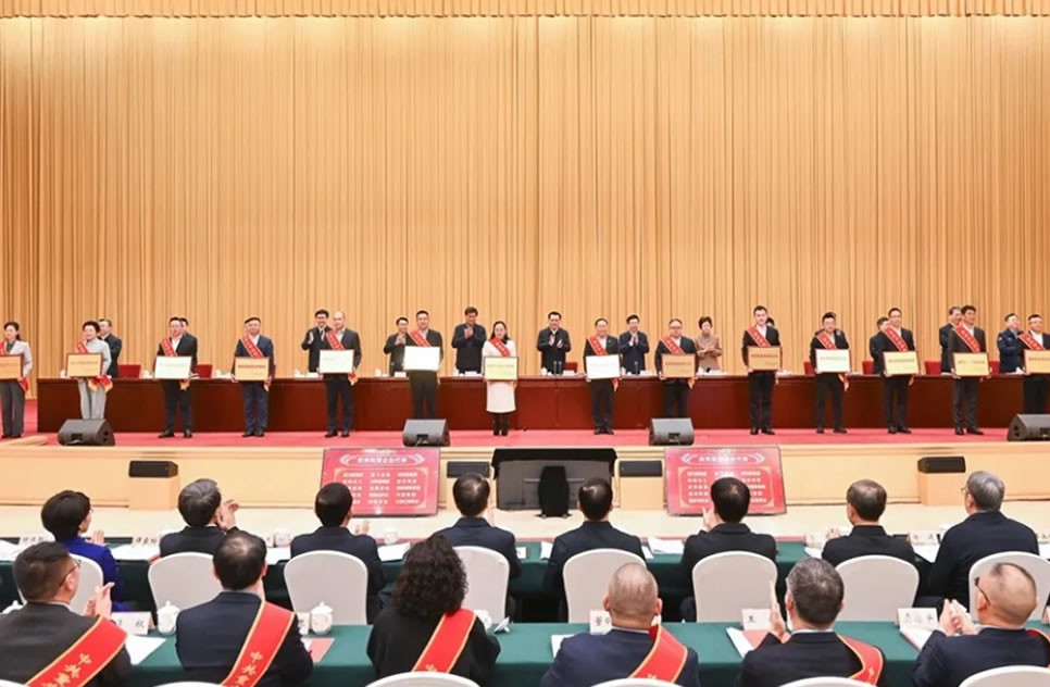 喜报 | 山外山荣获“重庆市优秀民营企业”称号！